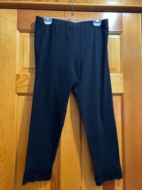 3/$20 Apt. 9 Cropped Black Leggings with Lace Hem